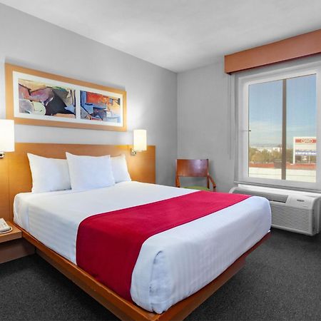 City Express By Marriott Celaya Parque Екстериор снимка
