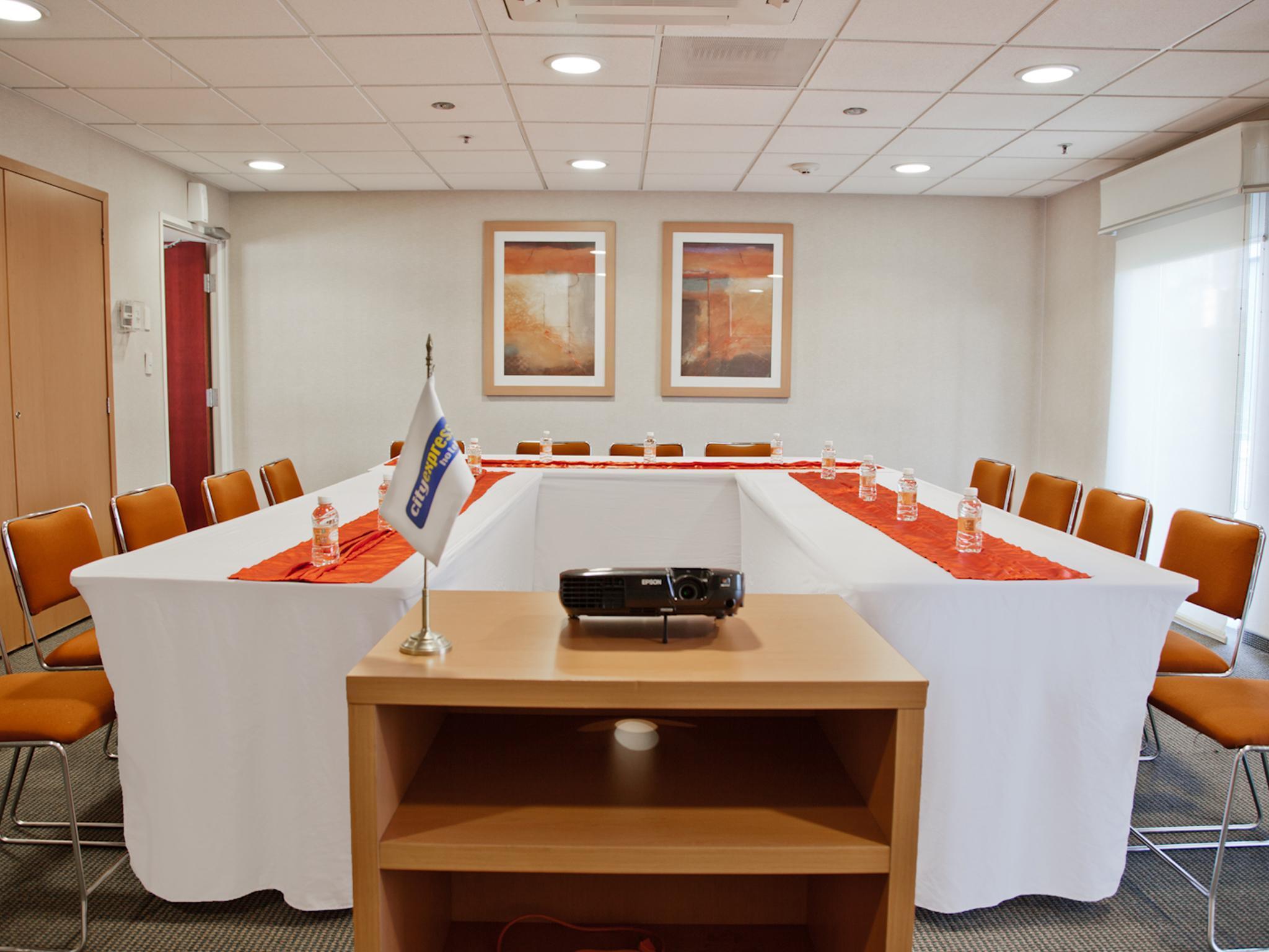 City Express By Marriott Celaya Parque Екстериор снимка