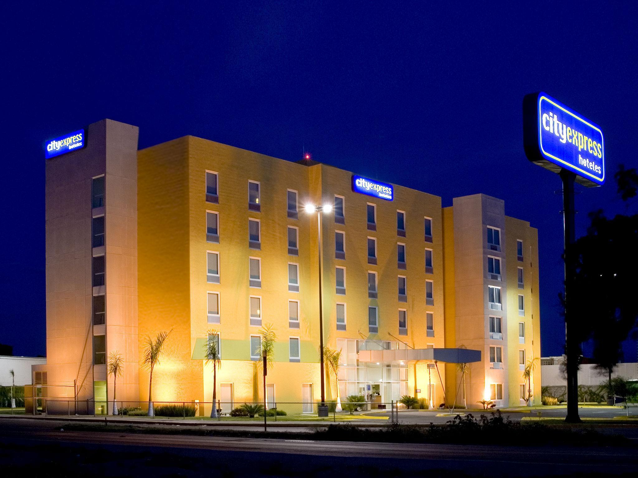 City Express By Marriott Celaya Parque Екстериор снимка
