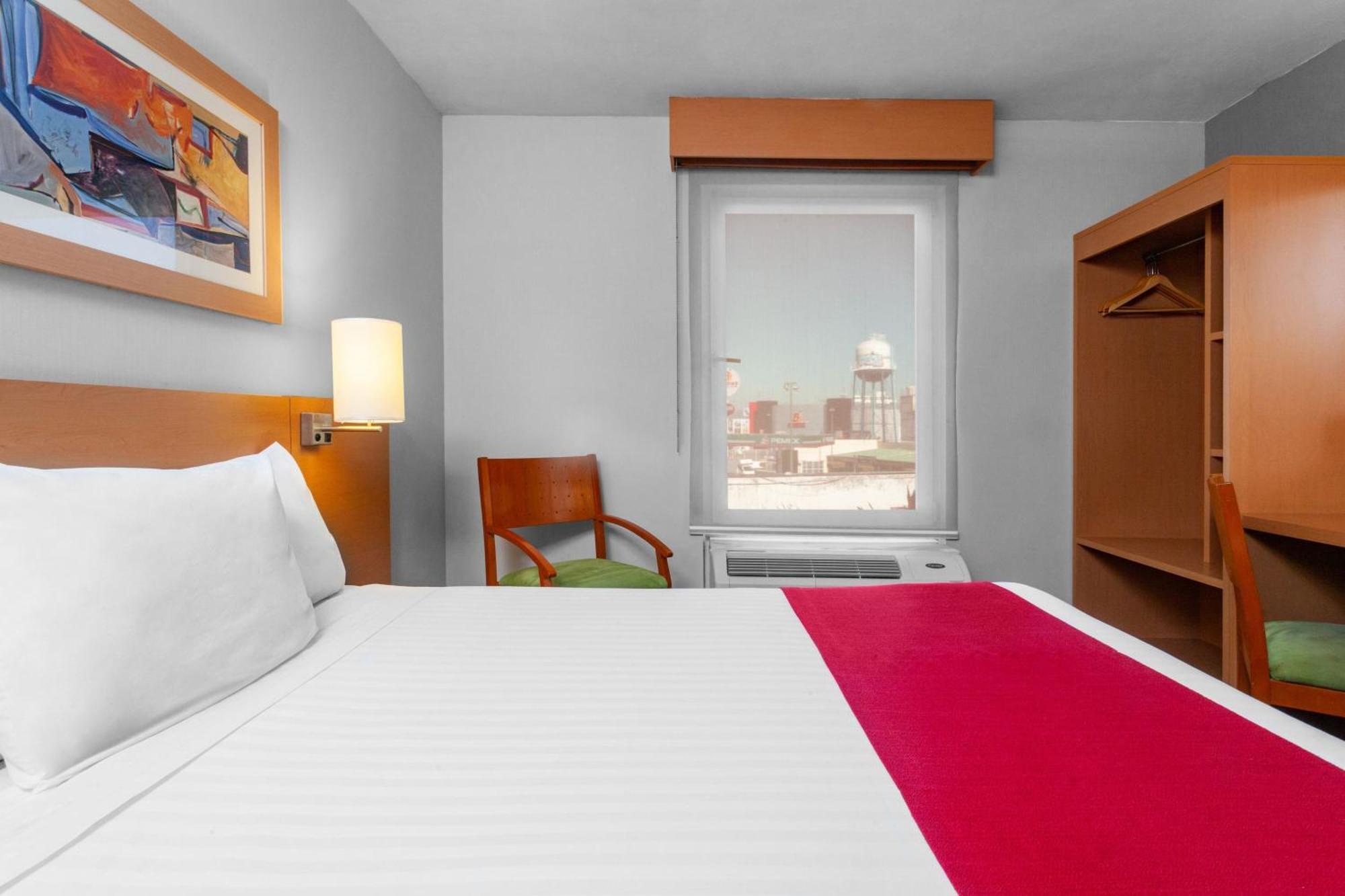 City Express By Marriott Celaya Parque Екстериор снимка