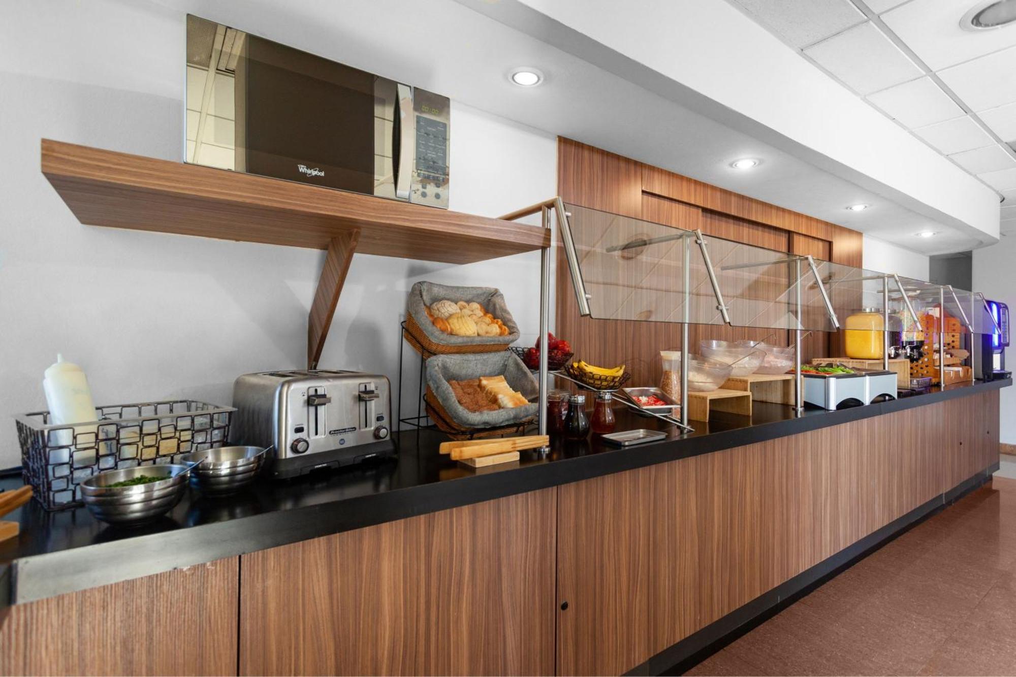 City Express By Marriott Celaya Parque Екстериор снимка