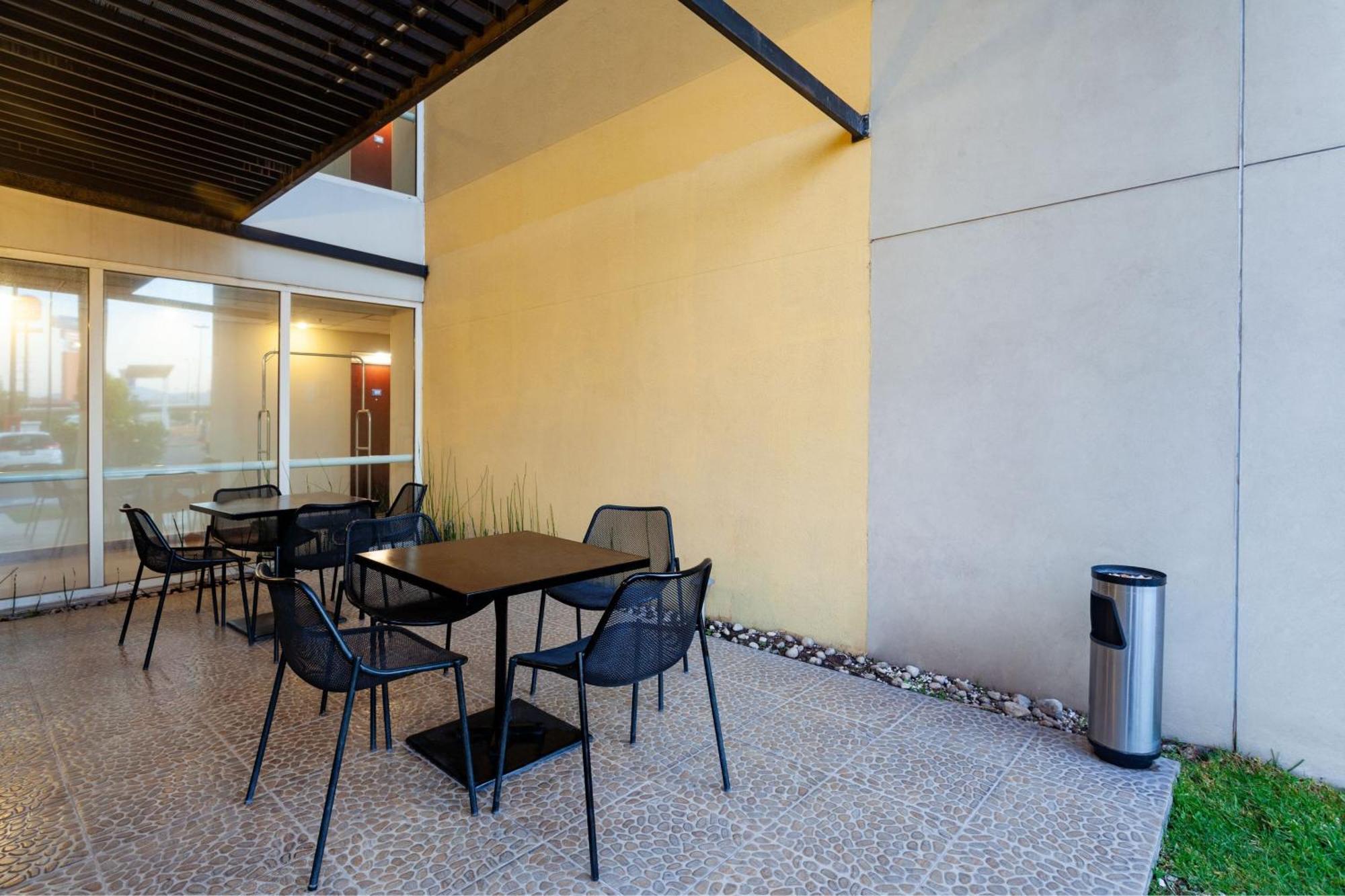 City Express By Marriott Celaya Parque Екстериор снимка