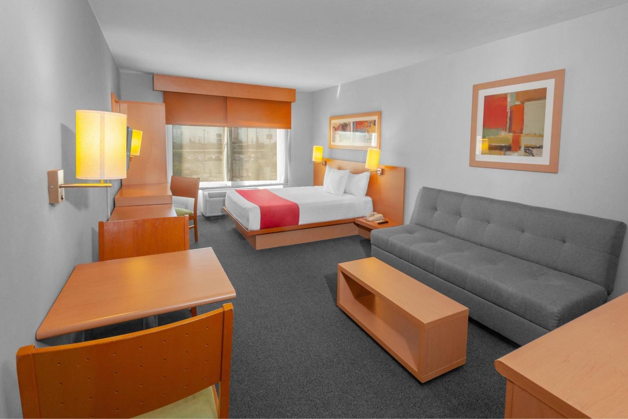 City Express By Marriott Celaya Parque Екстериор снимка