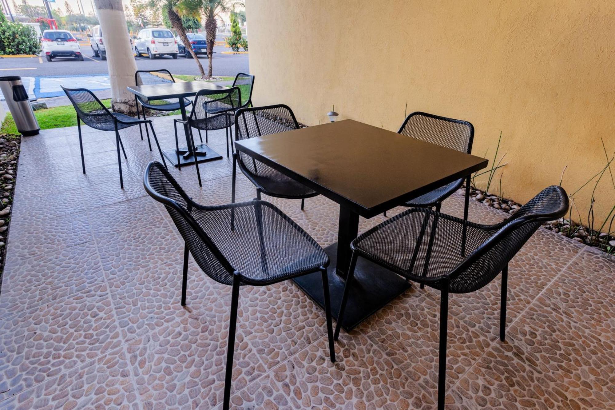 City Express By Marriott Celaya Parque Екстериор снимка