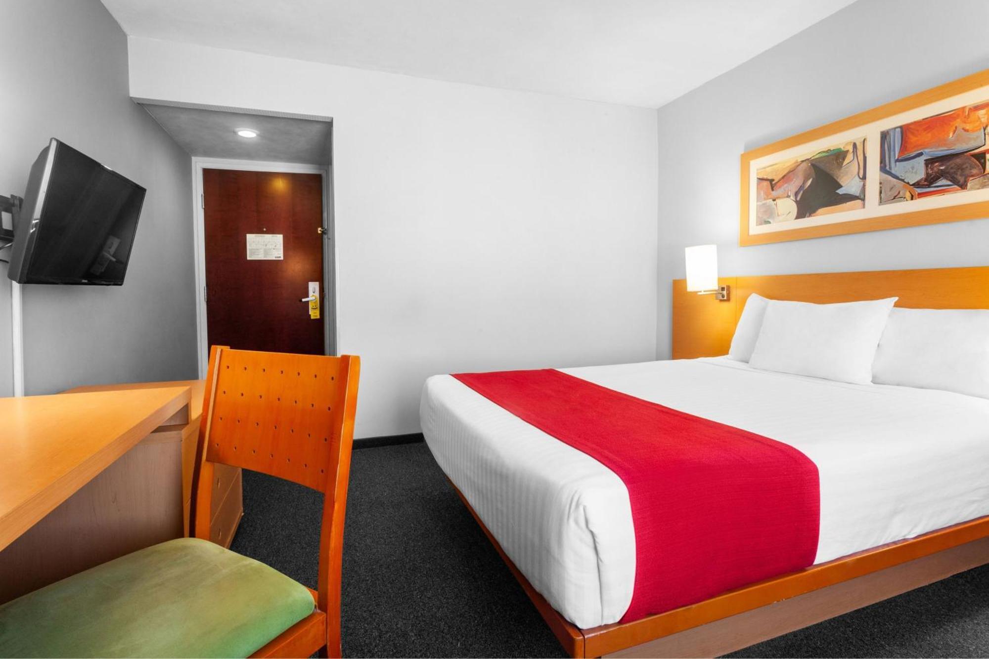 City Express By Marriott Celaya Parque Екстериор снимка