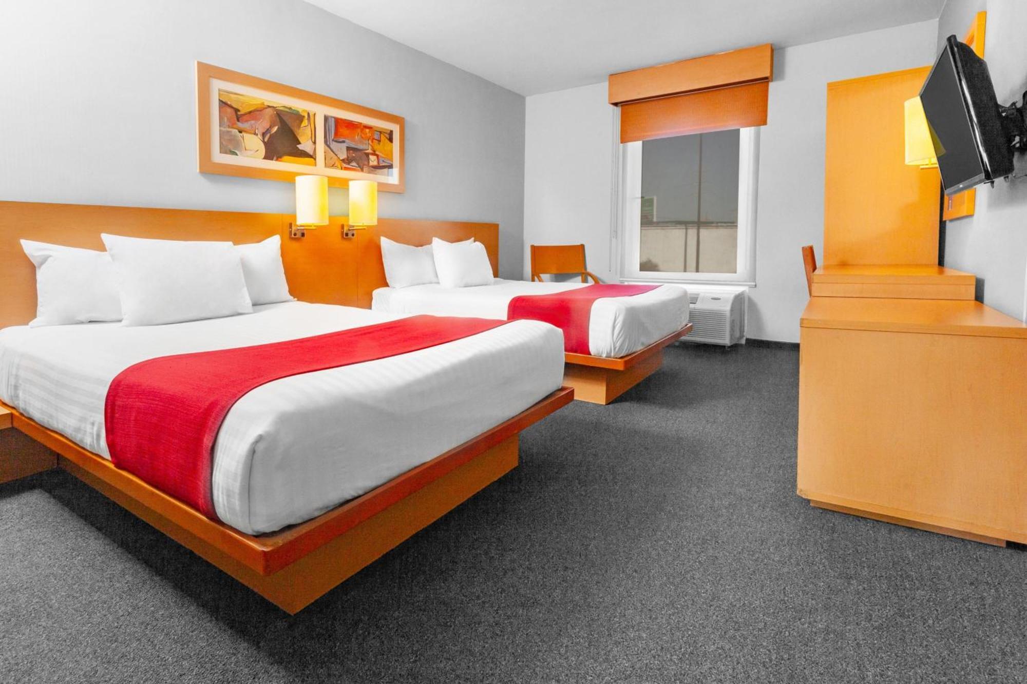 City Express By Marriott Celaya Parque Екстериор снимка