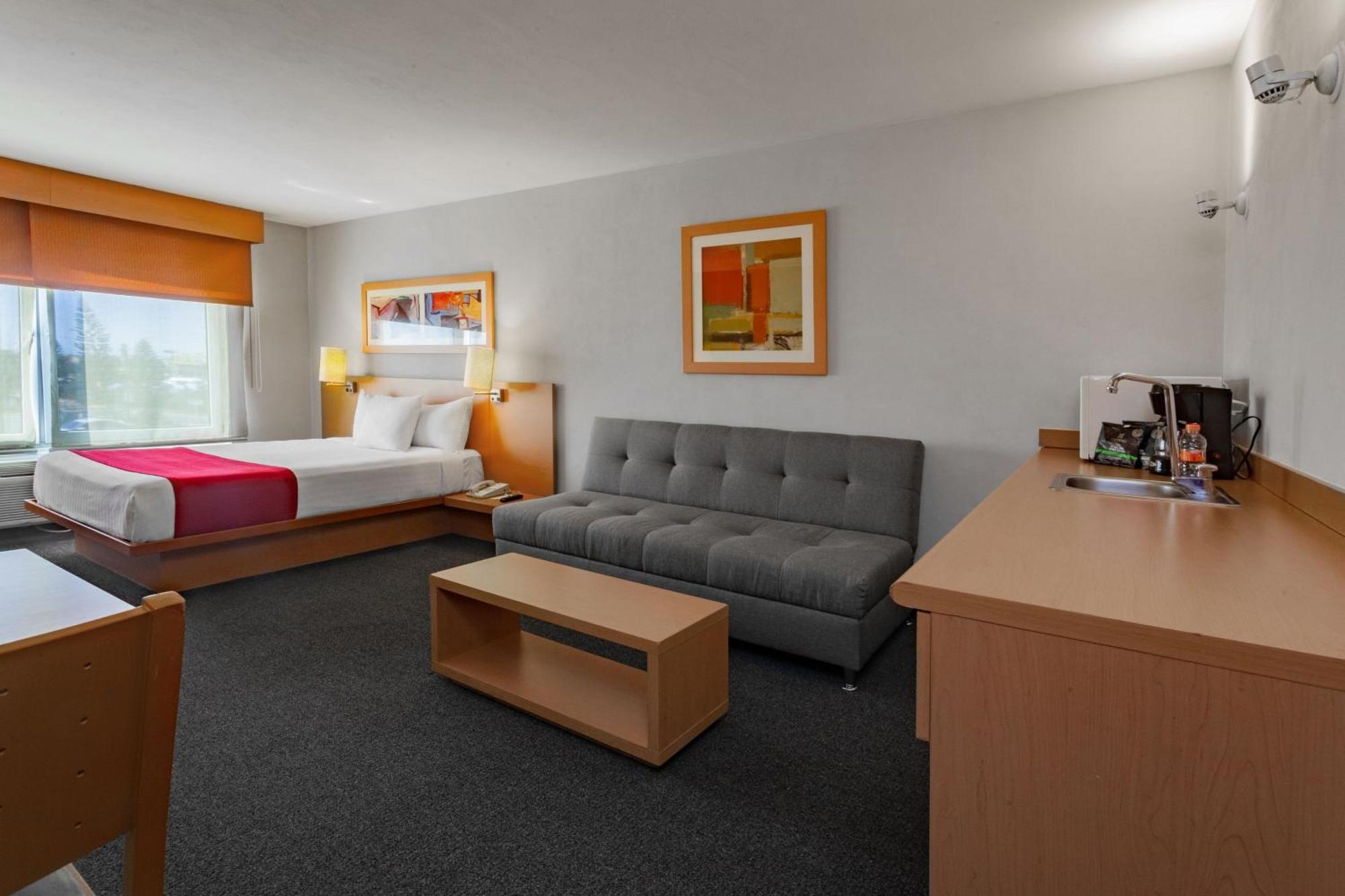 City Express By Marriott Celaya Parque Екстериор снимка