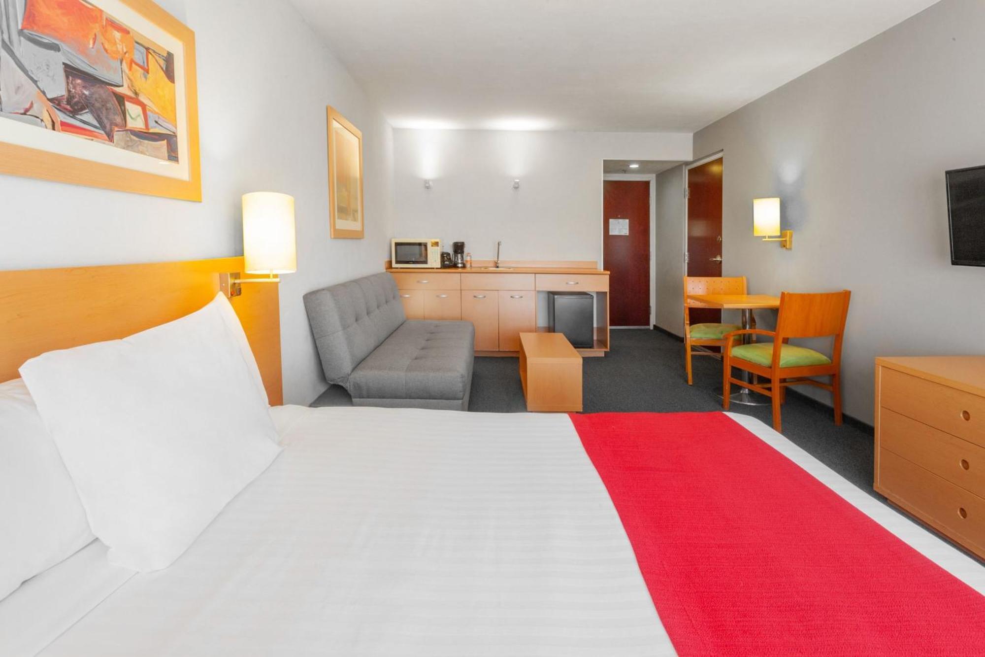 City Express By Marriott Celaya Parque Екстериор снимка