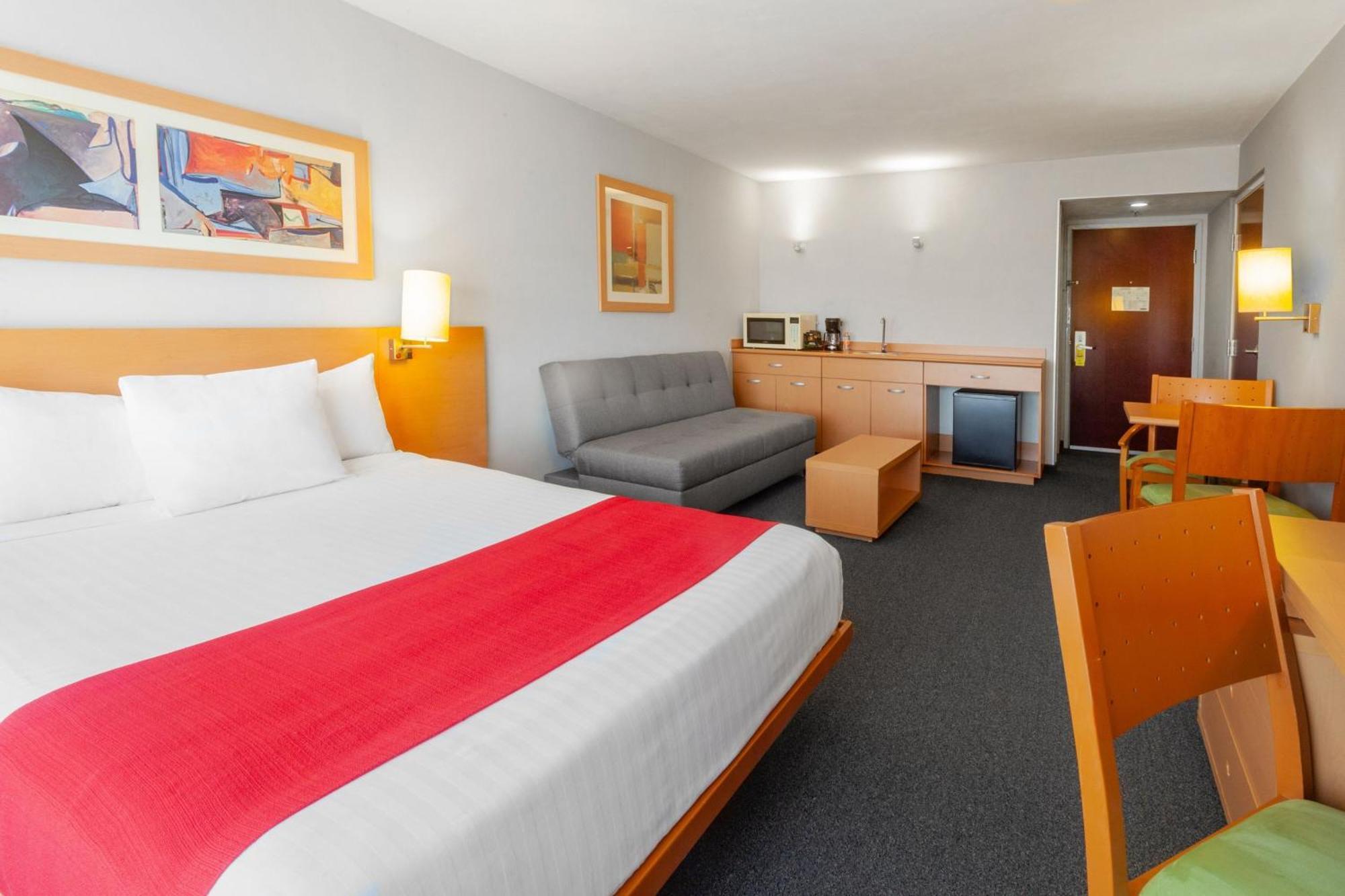 City Express By Marriott Celaya Parque Екстериор снимка