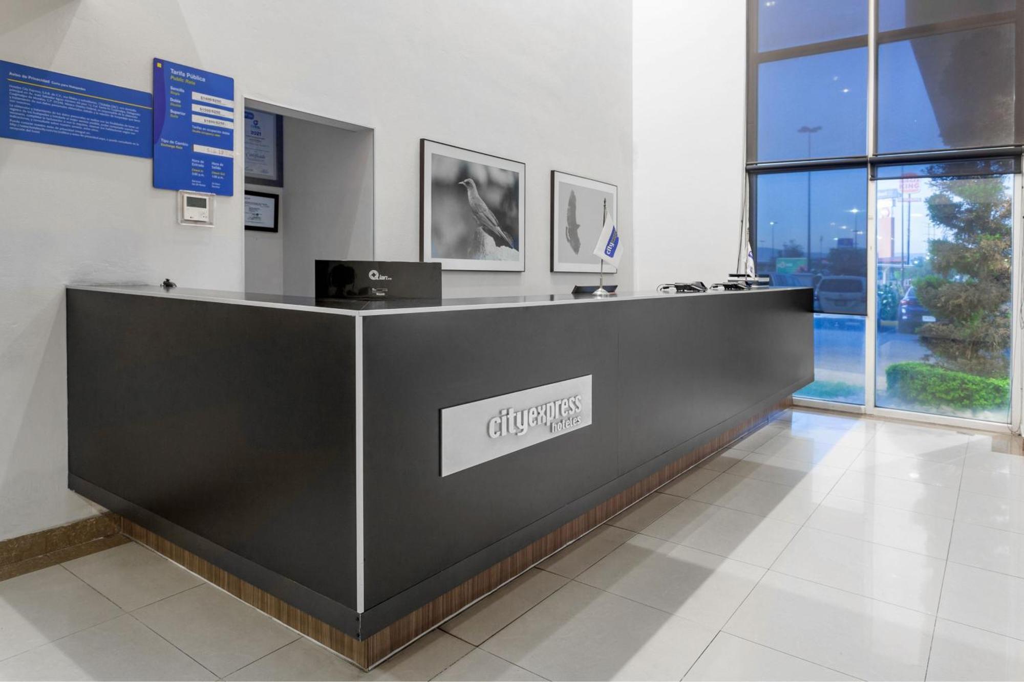 City Express By Marriott Celaya Parque Екстериор снимка