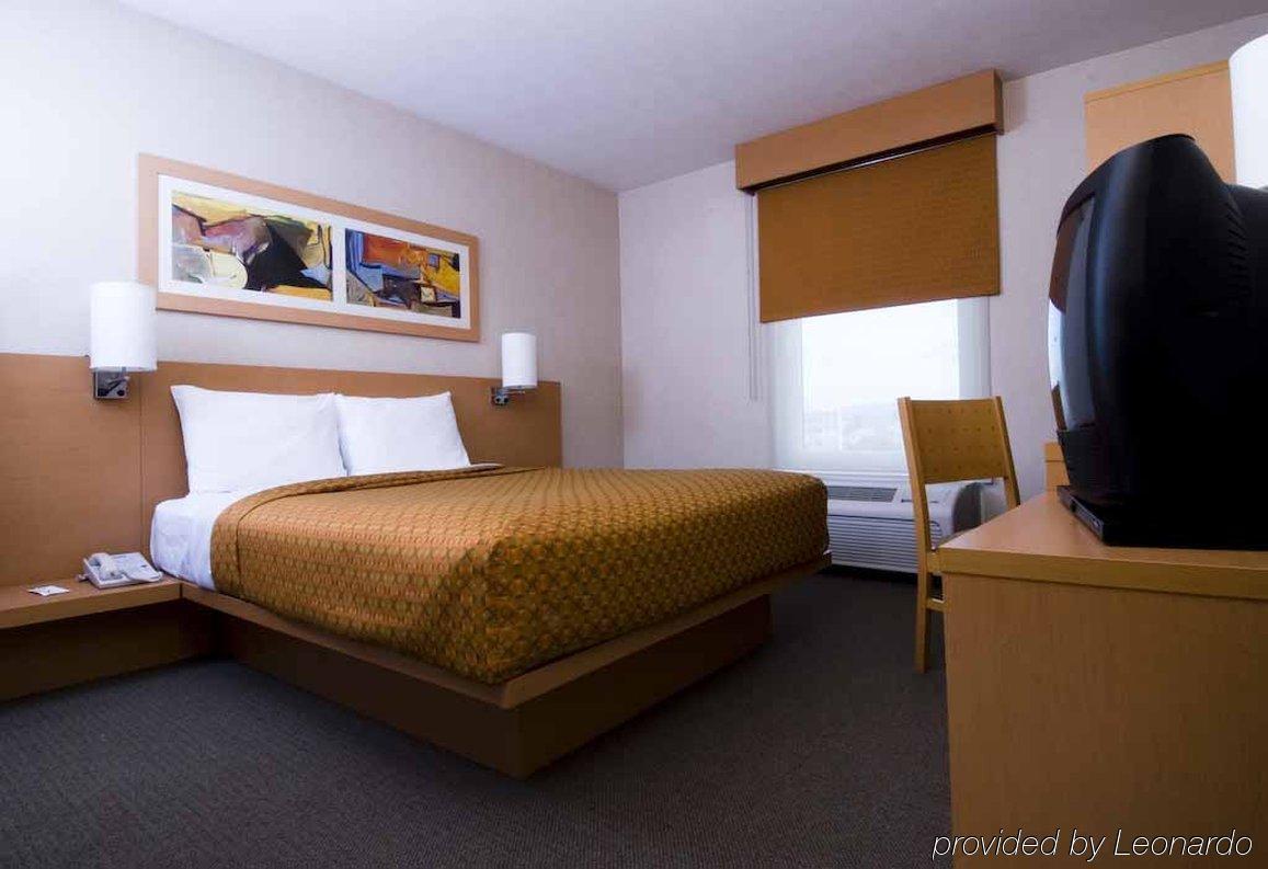City Express By Marriott Celaya Parque Стая снимка