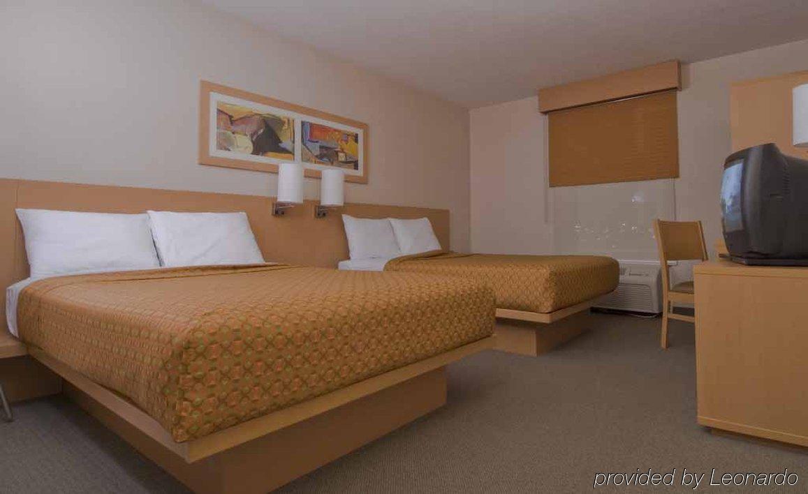 City Express By Marriott Celaya Parque Екстериор снимка