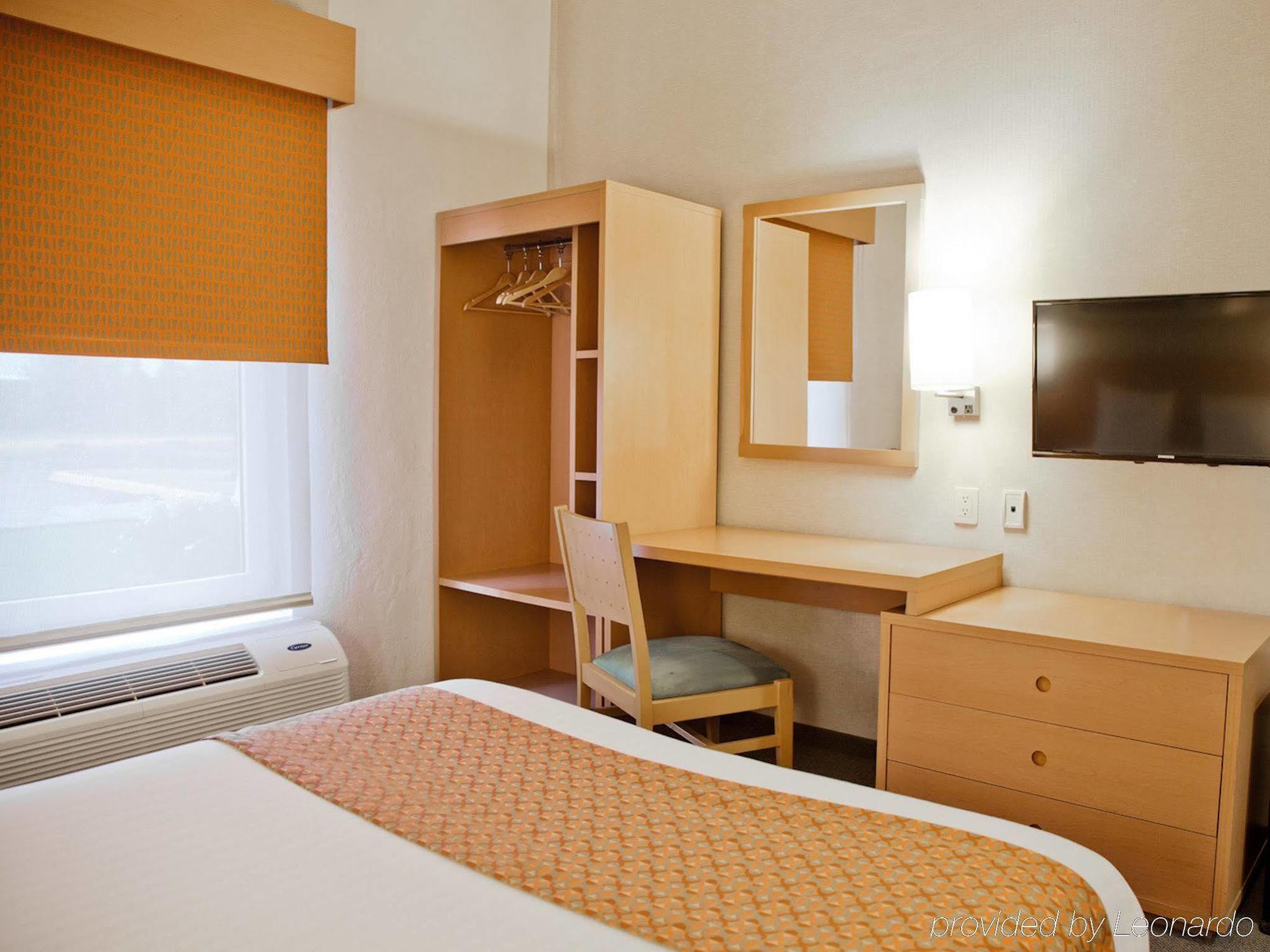 City Express By Marriott Celaya Parque Екстериор снимка
