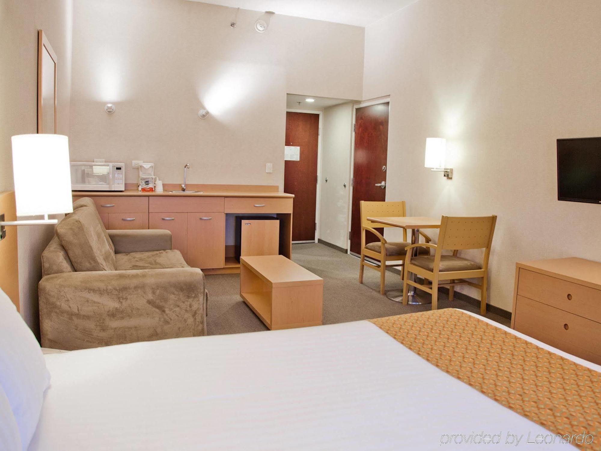 City Express By Marriott Celaya Parque Екстериор снимка