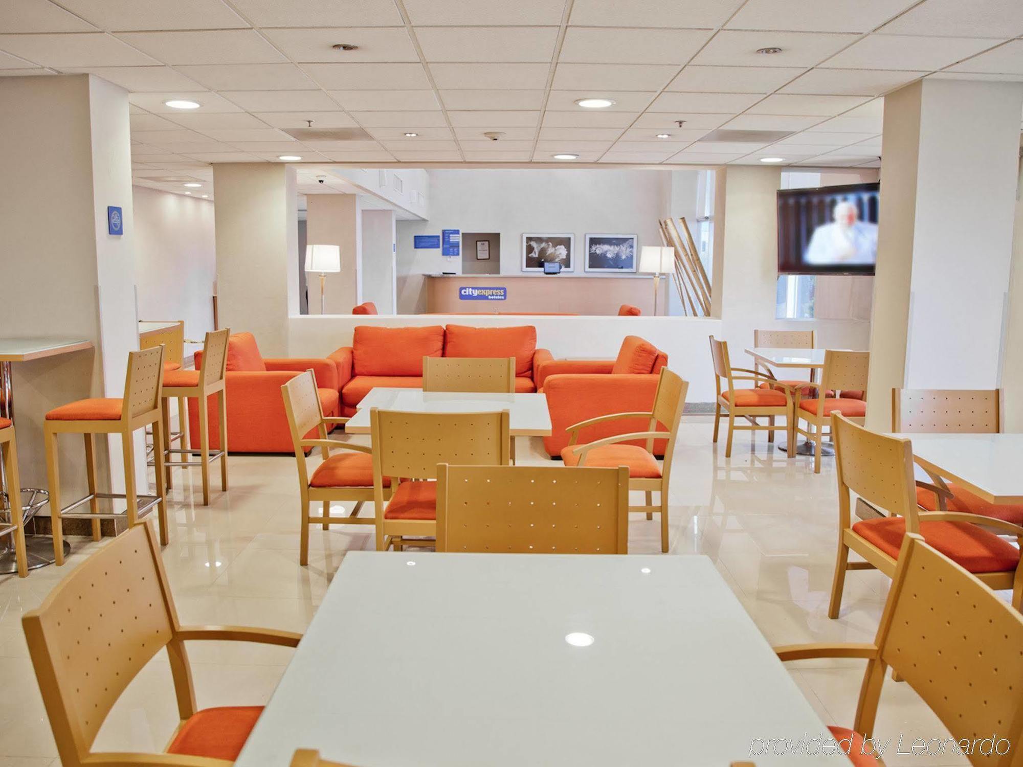 City Express By Marriott Celaya Parque Екстериор снимка
