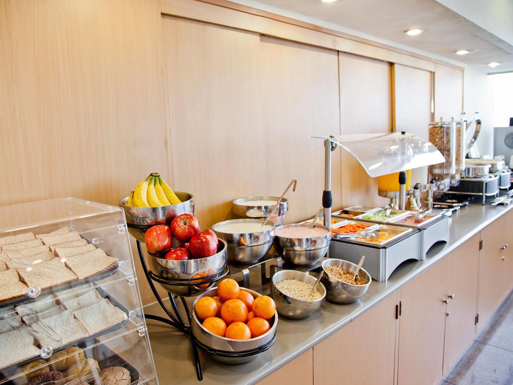 City Express By Marriott Celaya Parque Екстериор снимка