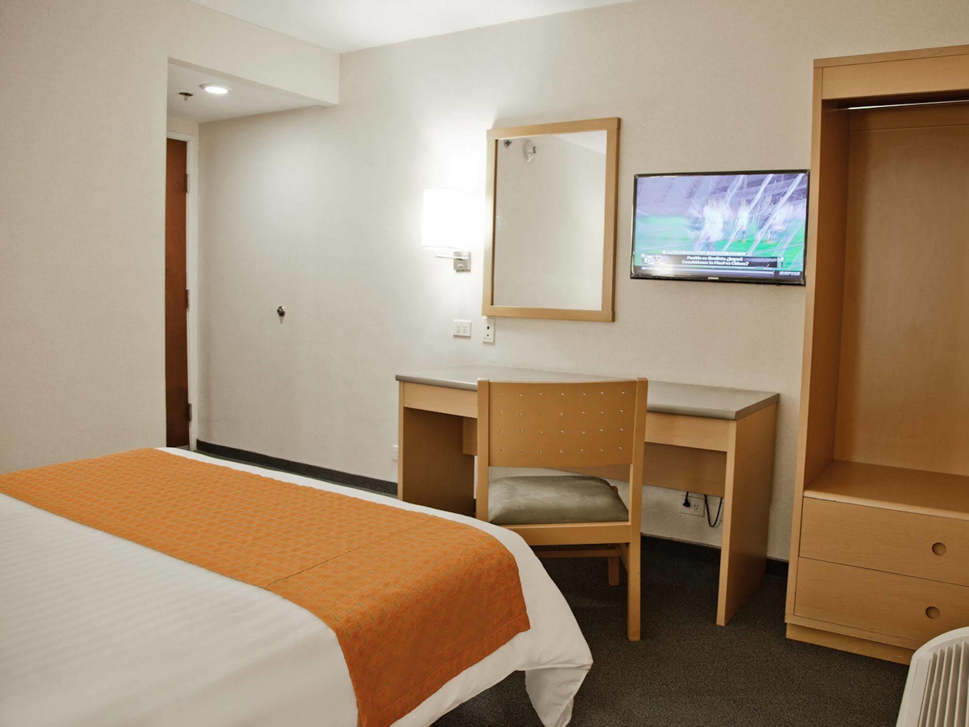 City Express By Marriott Celaya Parque Екстериор снимка
